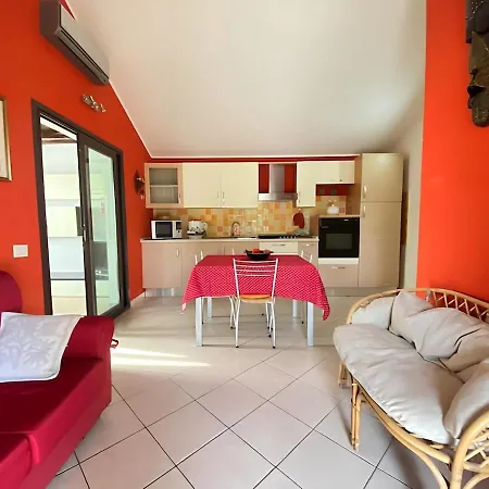 200m From The Sea With Parking Сasa de vacaciones *
